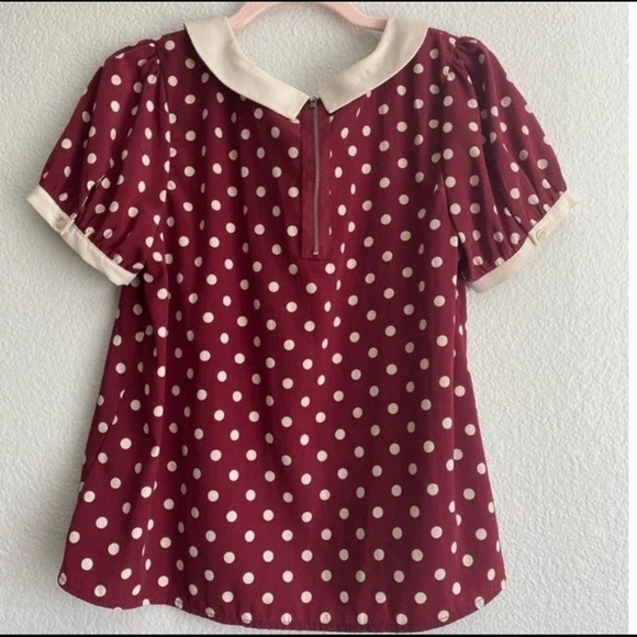 FOREVER 21 Maroon Short Sleeve Cream Polka Dot Collared Blouse Size Medium - Picture 2 of 2